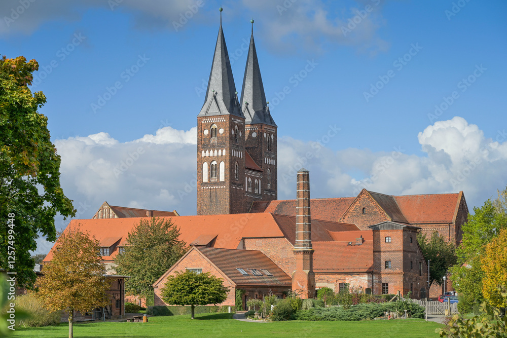 Obraz premium Kloster Jerichow mit Stiftskirche St. Marien und St. Nikolaus, Jerichow, Sachsen-Anhalt, Deutschland