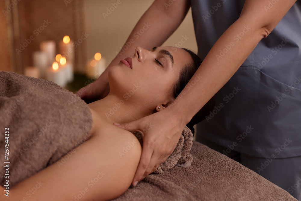 Obraz premium Young woman receiving massage in spa salon