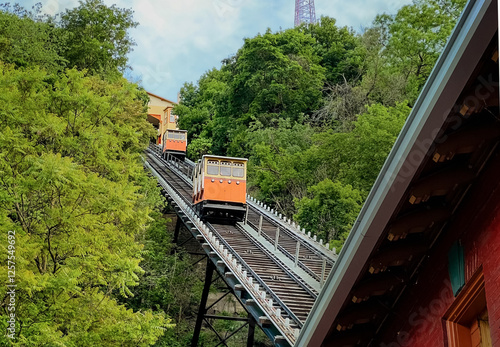 Quadro su tela The Monongahela Funicular, built in 1870, is also considered the oldest continuously operating funicular line in the United States