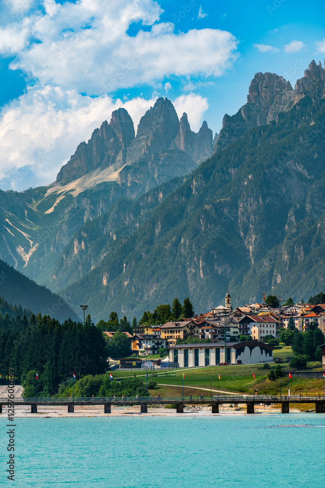 Naklejka premium Lake Auronzo. Mirror of the country and the Dolomites.