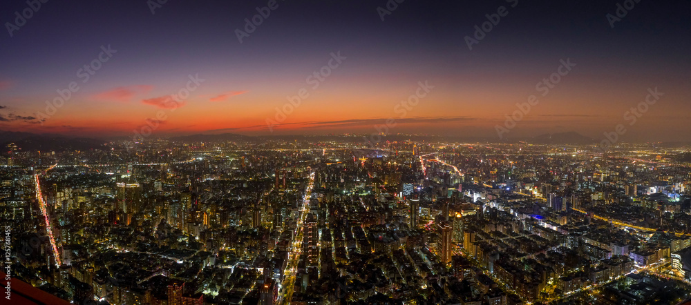 Naklejka premium Abend, Skyline, Stadtpanorama von Taipeh, Taiwan