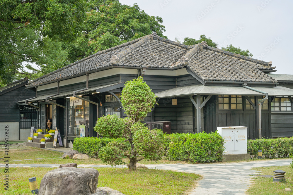 Altes japanisches Holzhaus, Hinoki Village, forest cultural and creative park, Chiayi, Taiwan Altes japanisches Holzhaus, Hinoki Village, forest cultural and creative park, Chiayi, Taiwan