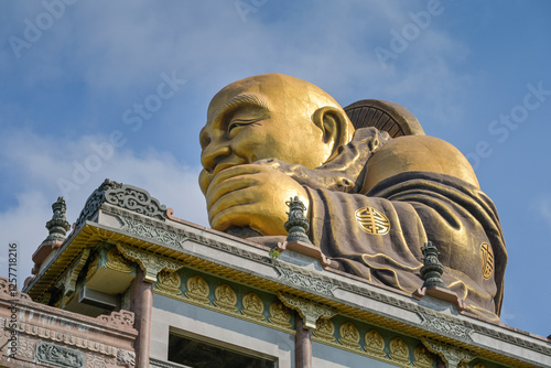 Lachender dicker Buddha, Statue, Hushanyan Temple, Yanshan Rd, Douliu City, Yunlin County, Taiwan photo