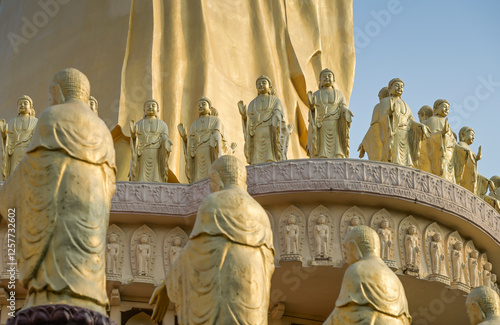 Kleinere Buddha-Statuen im Great Buddha Land am Kloster des Fo-Guang-Shan-Buddha-Museum, Tongling Rd, Dashu District, Kaohsiung, Taiwan photo