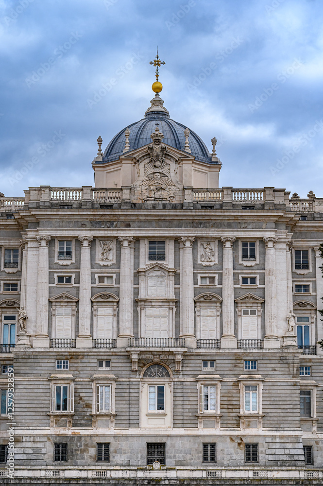 Obraz premium Architectural features of the Royal Palace exterior, Madrid, Spain.