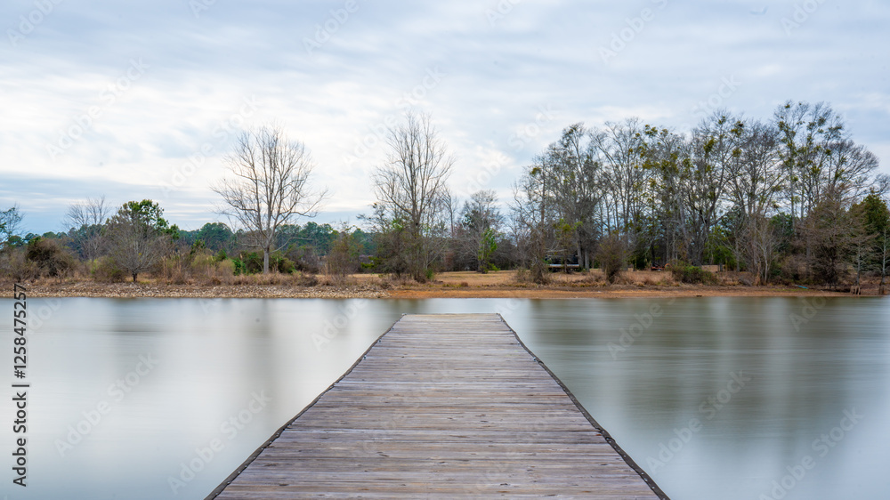 Obraz premium long exposure pier over water