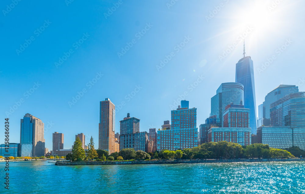 Fototapeta premium Manhattan skyscrapers under a shining sun