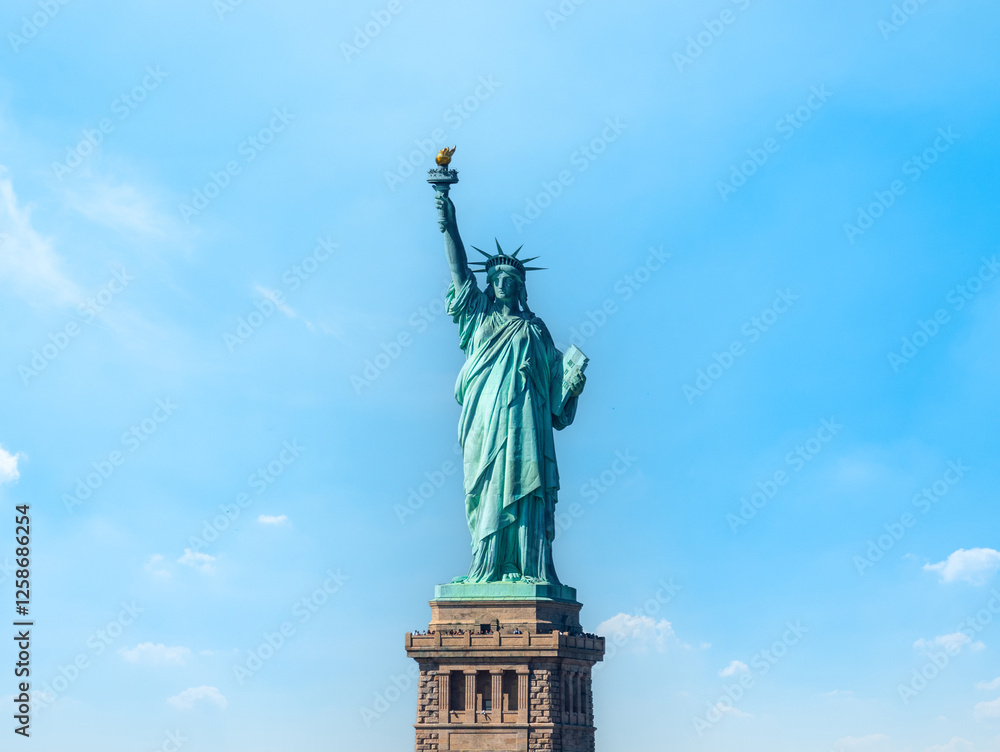 Fototapeta premium World famous Statue of Liberty under a blue sky