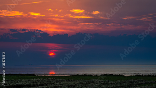 Sonnenuntergang über den Salzwiesen