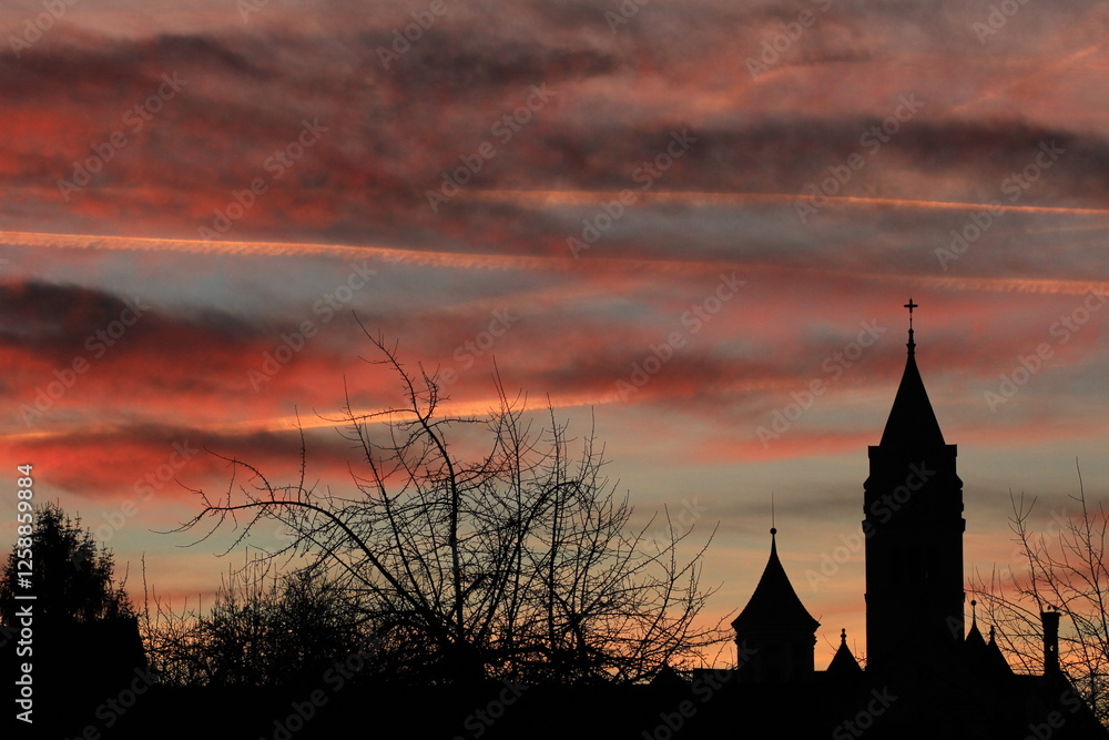 Obraz premium Silhouette of a church and castle in the south of Germany in beautiful sunset