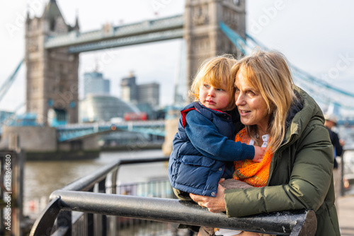 Obraz na płótnie Grandmother and grandchild enjoying view of tower bridge in London, UK w salonie