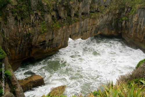 Fotografía Coastal Landscape of the Pancake Rocks and Blowhole Walk – Scenic Seaside Views