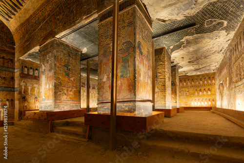 Cuadro en lienzo Interior view of the painted ceiling in the ancient tomb of Seti , Tomb KV17, in