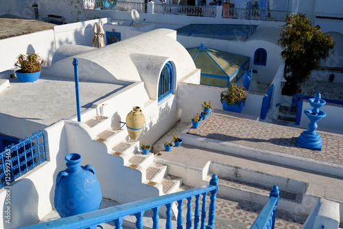 Il caratteristico villaggio di Sidi Bousaid si trova vicino a Cartagine e si distingue per i colori bianco e azzurro delle sue case. Cartagine, Tunisia, Africa del Nord photo