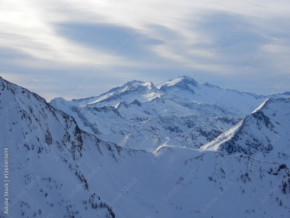 Obraz premium in der Ferne die Hochalmspitze 3360m und die Oberlercherspitze 3107m