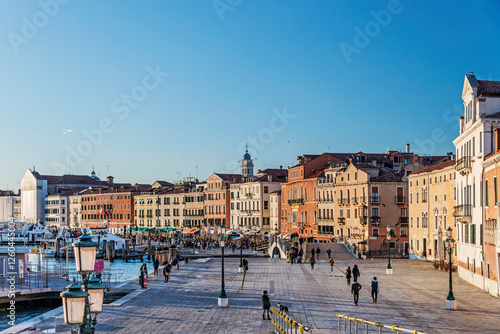 Fotografía The Riva Degli Schiavoni was built in the 19th century and it is a promenade that sits on the waterfront at St