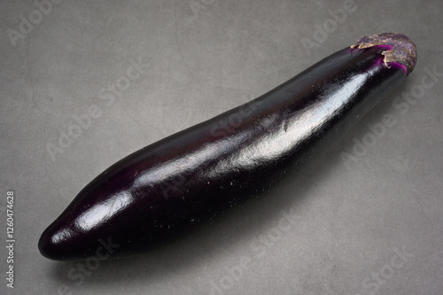 Wallpaper Mural グレー背景に置いたナス02 Torontodigital.ca