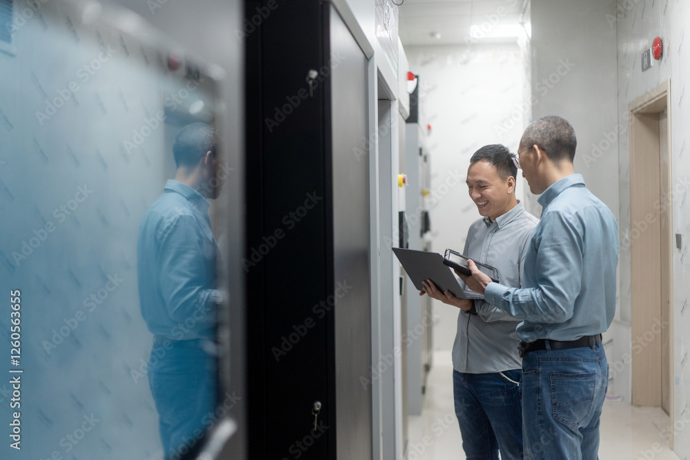 Fototapeta premium engineer working in data center