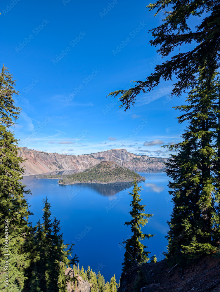 Fototapeta premium deep blue crater lake scenes on sunny day in october