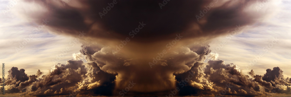 Fototapeta premium Eine fantastisch schöne Wolkenlandschaft im Sonnenuntergang 
