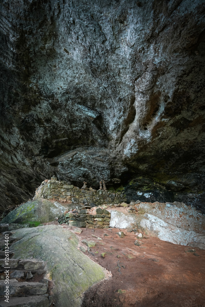 Pidurangala Royal Cave Temple under Pidurangala Rajamaha Viharaya, Sigiriya, Sri Lanka, Asia 