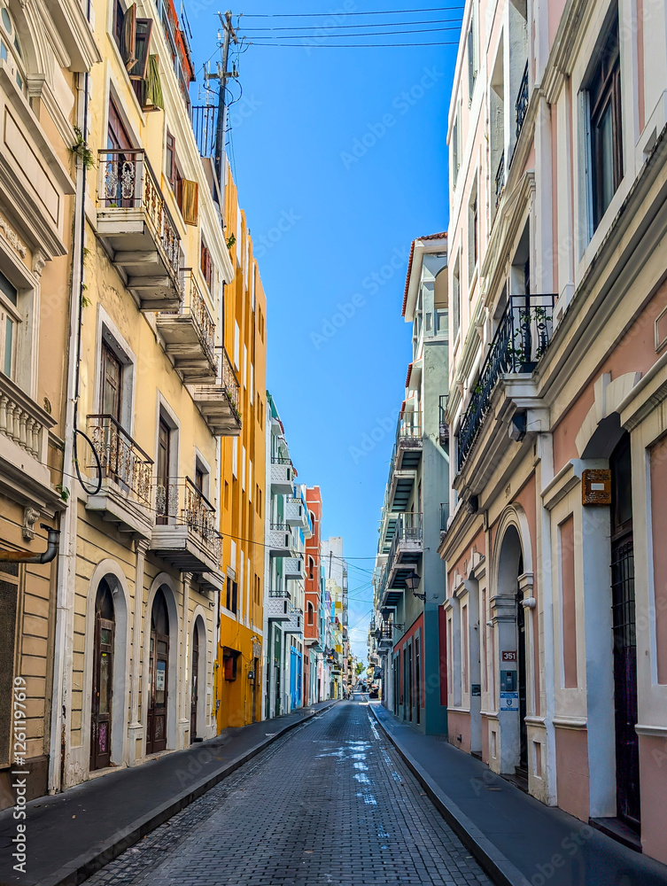 Obraz premium narrow street in san jaun