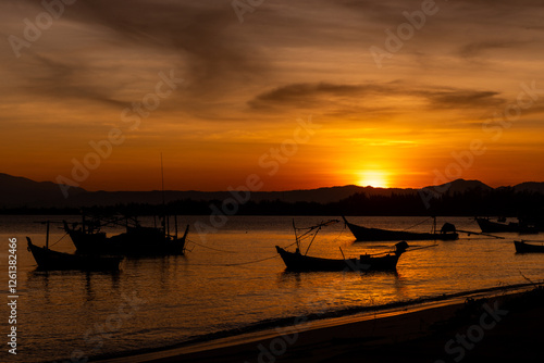 Atardecer en el golfo de Tailandia photo