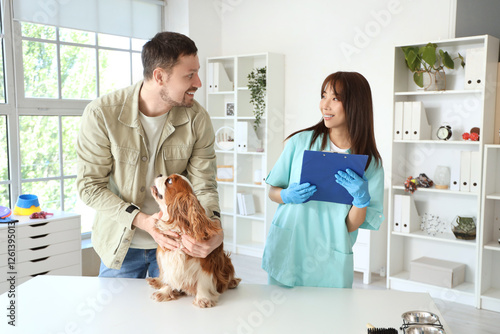Female Asian veterinarian w...