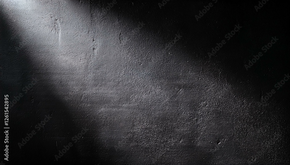 Fototapeta premium ブラックの漆喰壁面にスポットライトが強く当たり、光のラインが壁にドラマチックな影響を与えた空間演出 