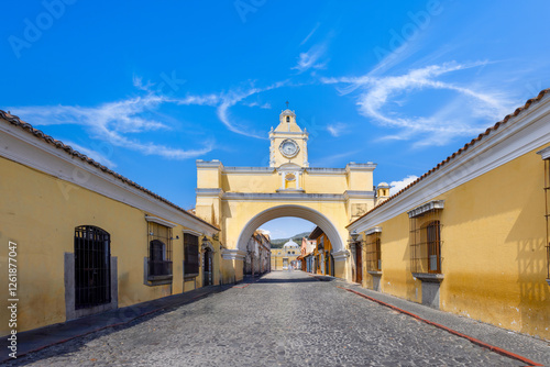 Obraz na płótnie Guatemala, Santa Catalina arch in Antigua in historic city center Barrio Historico. w salonie