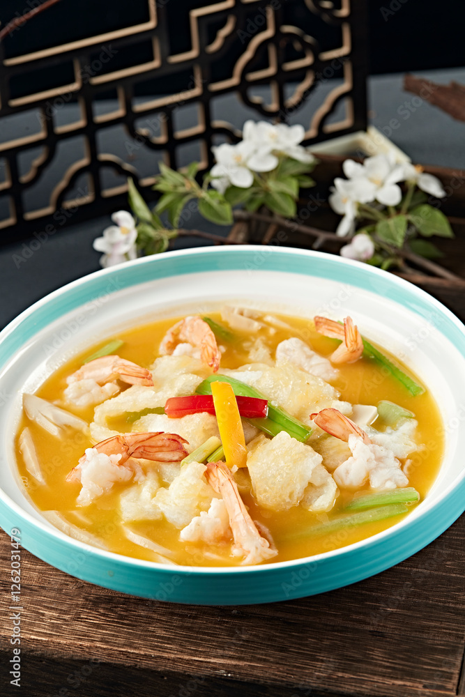 Colorful pepper and loofah soup with winter bamboo shoots, fish maw and prawns Colorful pepper and loofah soup with winter bamboo shoots, fish maw and prawns