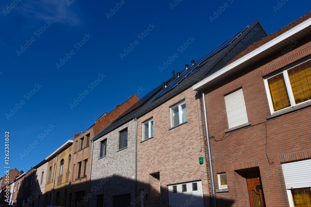 Un quartier calme un jour particulièrement ensoleillé. Le quartier est aux abords de Bruxelles, proche de Zaventem Un quartier calme un jour particulièrement ensoleillé. Le quartier est aux abords de Bruxelles, proche de Zaventem