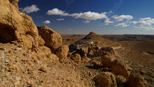 Ksar Ouled Mehdi, tipico villaggio fortificato Berbero composto da granai e abitazioni costruiti all'interno di un muro di cinta difensivo. Come quasi tutti i villaggi Berberi anche questo è oggi in s photo