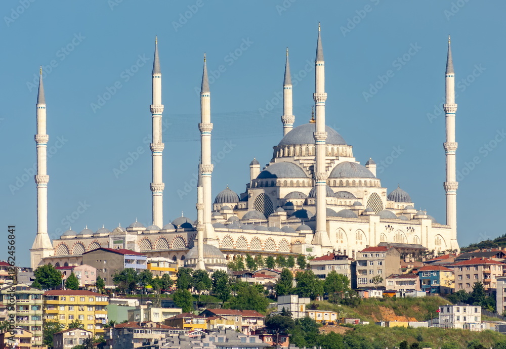 Obraz premium Grand Camlica Mosque in Istanbul, Turkey