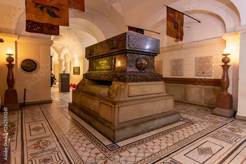 Photos Arthur duke of Wellington tomb in crypt of St