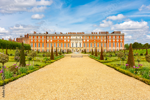 Obraz na płótnie Hampton Court palace and privy garden in spring, London, UK w salonie