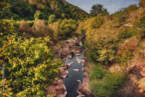 Obraz na płótnie Toplodolska River Flowing in Red Rock Canyon w salonie