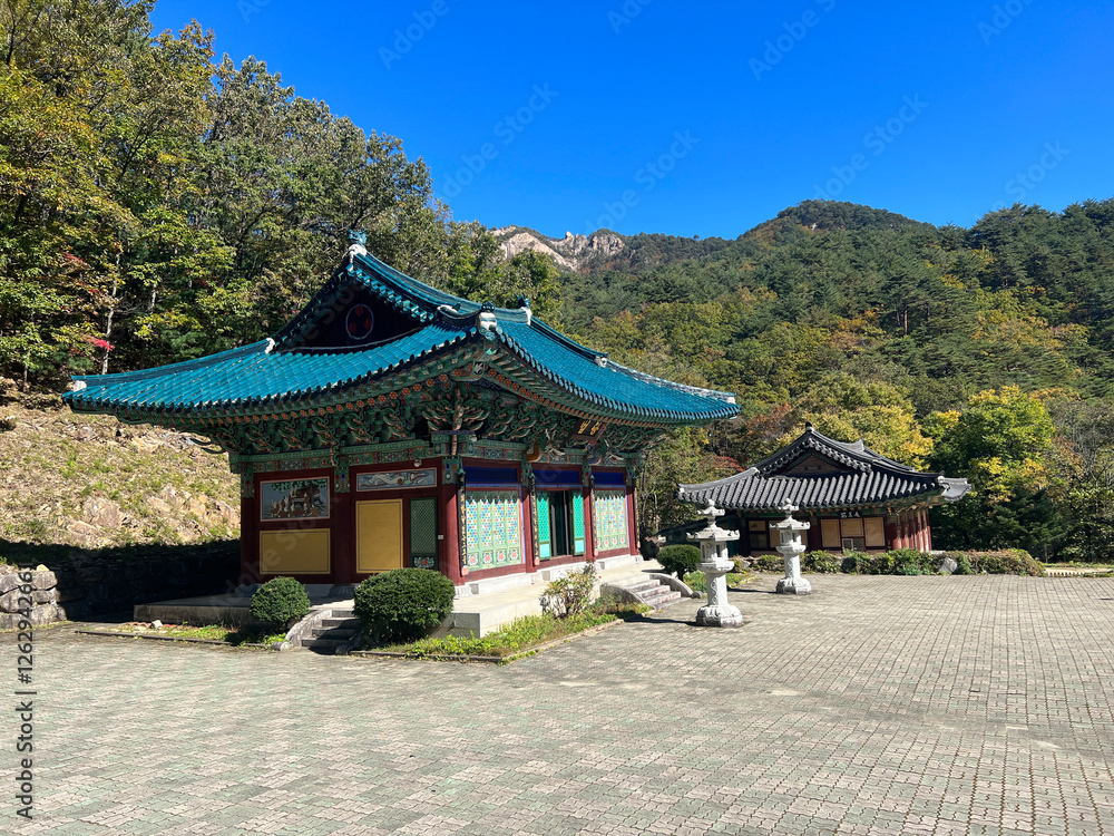 Sinheungsa in Seoraksan National Park