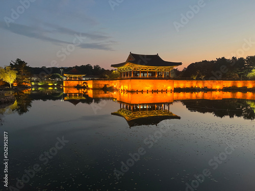 Obraz na płótnie Donggung palace and wolji pond w salonie