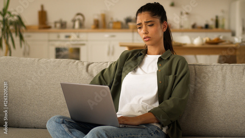 Canvastavla Sad frustrated upset tired stress looser lady laptop work failure customer buyer