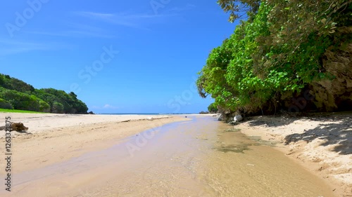 隠れビーチ　秘境　石垣島　クリスタルビーチ　風景　観光PR
