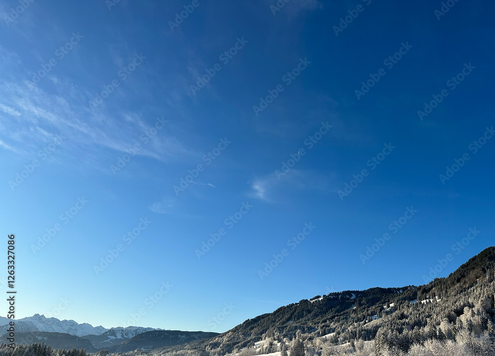 Fototapeta premium Berglandschaft im Winter bei Sonnenschein