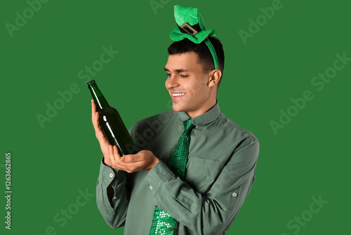 Happy young man with beer o...