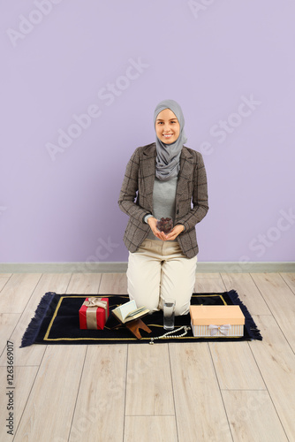 Young Muslim woman with dat...