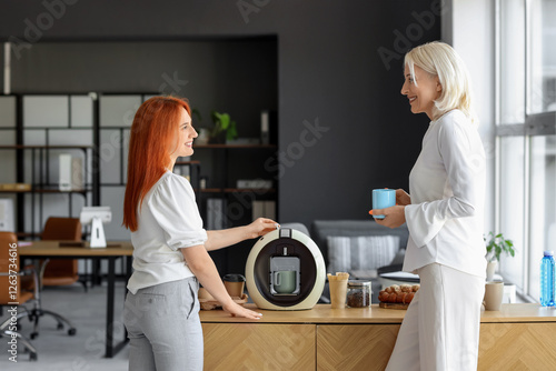 Two diverse businesswomen e...