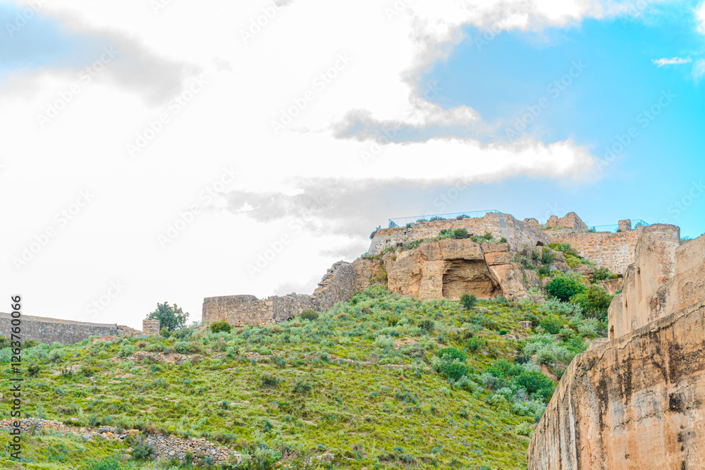 Antiguo e imponente castillo de Sagunto Antiguo e imponente castillo de Sagunto