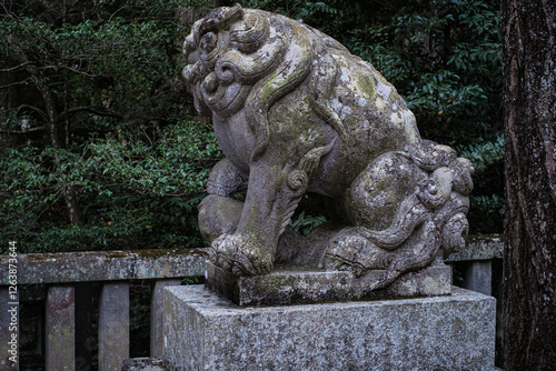 埼玉県寳登山神社狛犬 photo