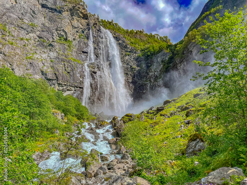 Der atemberaubende Wasserfall Feigefossen in Norwegen - Sognefjord photo