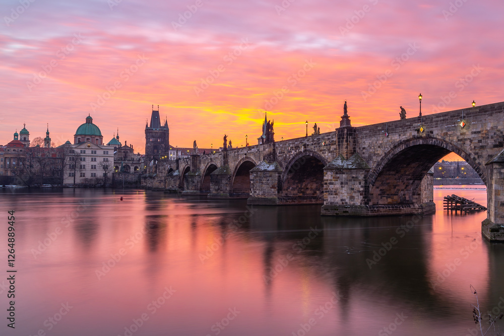 Fototapeta premium Charles bridge at dawn (Prague at sunrise) Morning in Prague city