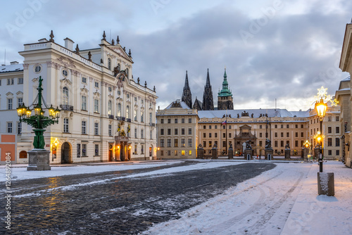 Fotografie Winter Street View of Prague Castle and St. Vitus Cathedral